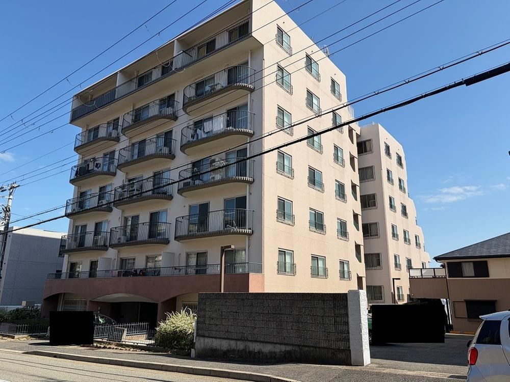 3LDK apartment in Higashinada Ward, Kobe, Hyogo - Photo 1