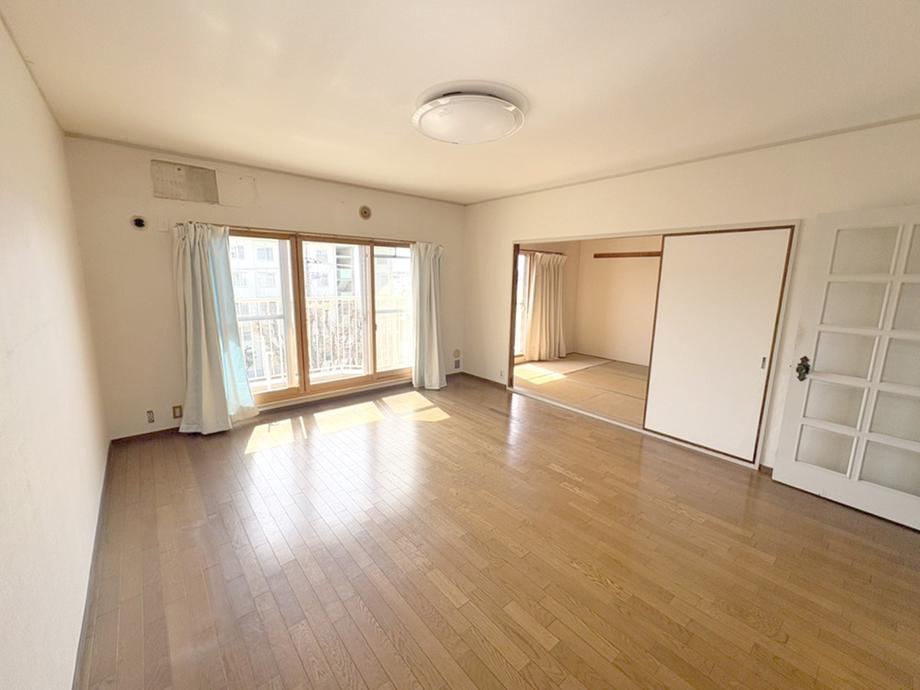 Spacious 3LDK Apartment in Kitana-gai, Miyoshi - Photo 1