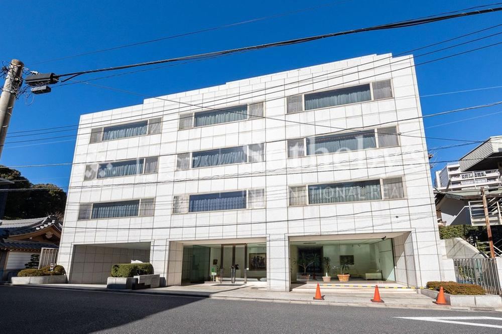 3LDK apartment in Minato Ward, Tokyo - Photo 1