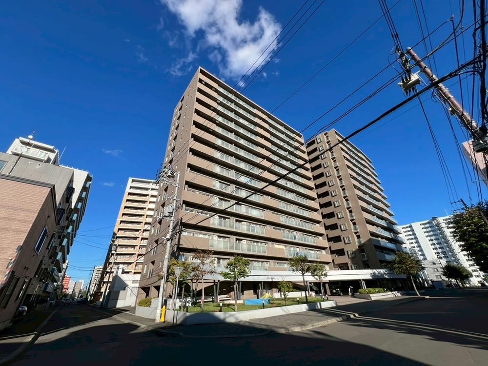 Spacious 4LDK Apartment in Toyohira, Sapporo - Photo 1