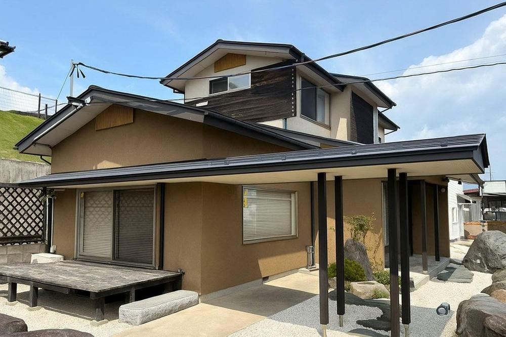 Scenic Home with Security Features in Motomiya - Photo 1