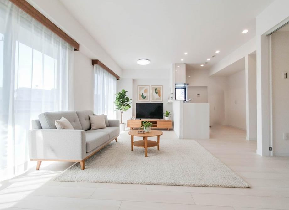 Modern 3LDK Apartment with Free Indoor Parking in Negishi - Photo 1