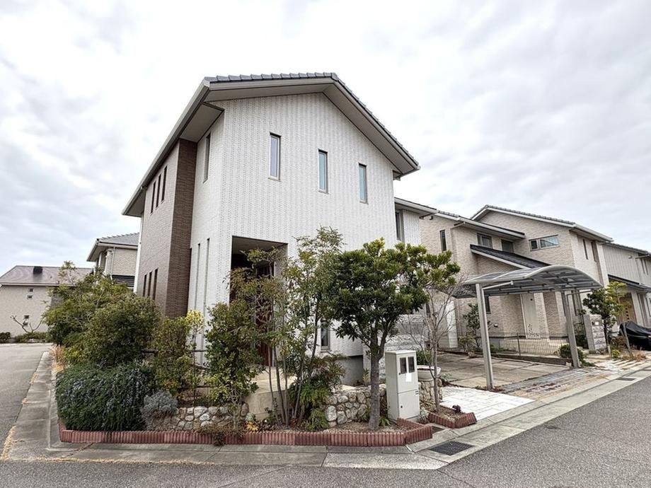 4LDK house in Ashiya, Hyogo - Photo 1