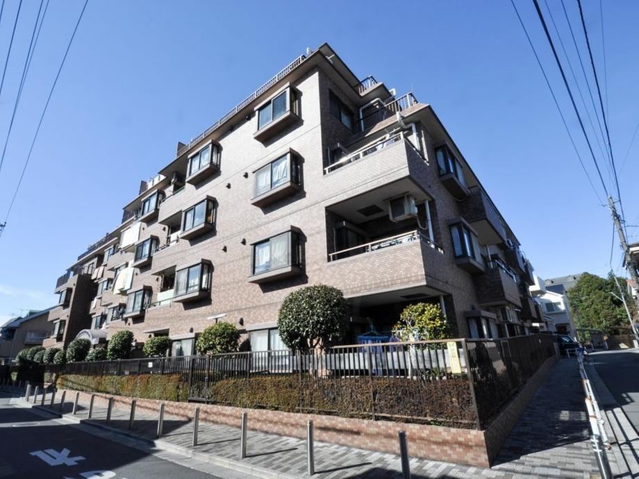 Renovated 3LDK Apartment with Excellent Amenities - Photo 1