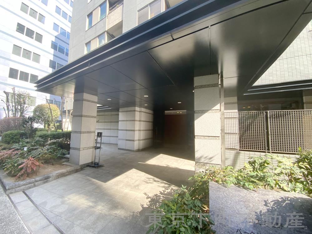 Bright 1LDK+2S Apartment Just 3 Minutes from Ueno Station - Photo 1