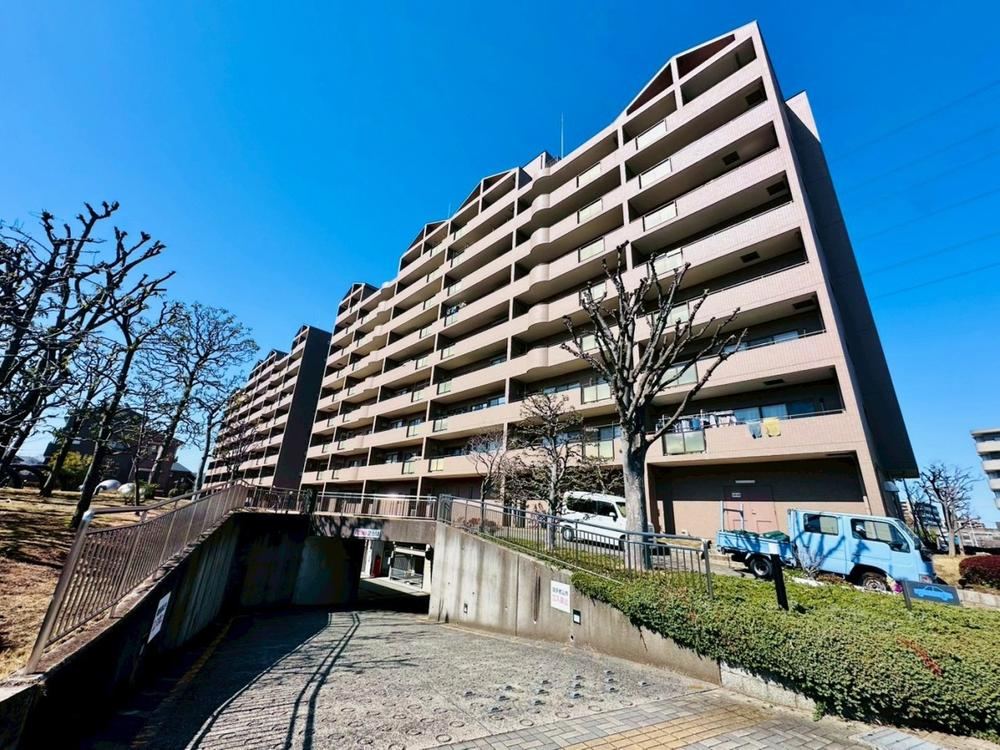 Stylish 3LDK Apartment Close to Station in Tsuzuki - Photo 1