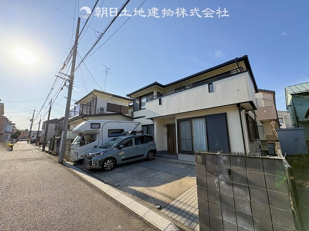 Renovated 3LDK House with Modern Amenities - Photo 1