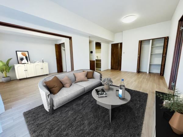 Renovated 3LDK Apartment with Terrace and Garden - Photo 1