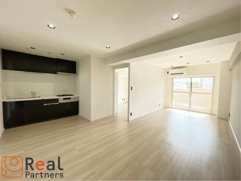 Conveniently Located 2LDK Apartment in Yokohama - Photo 1