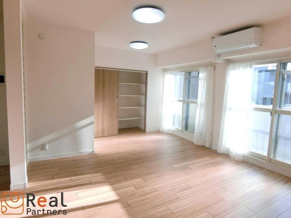 Renovated 3LDK Apartment in Enokicho - Photo 1