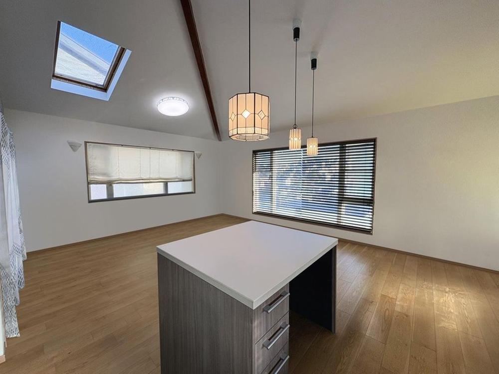 Spacious 3LDK House with Large Garden in Kamadani Town - Photo 1