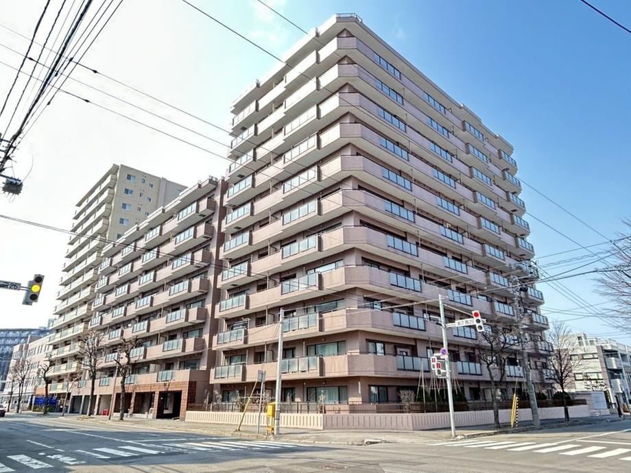 4LDK apartment in Chuo Ward, Sapporo, Hokkaido - Photo 1
