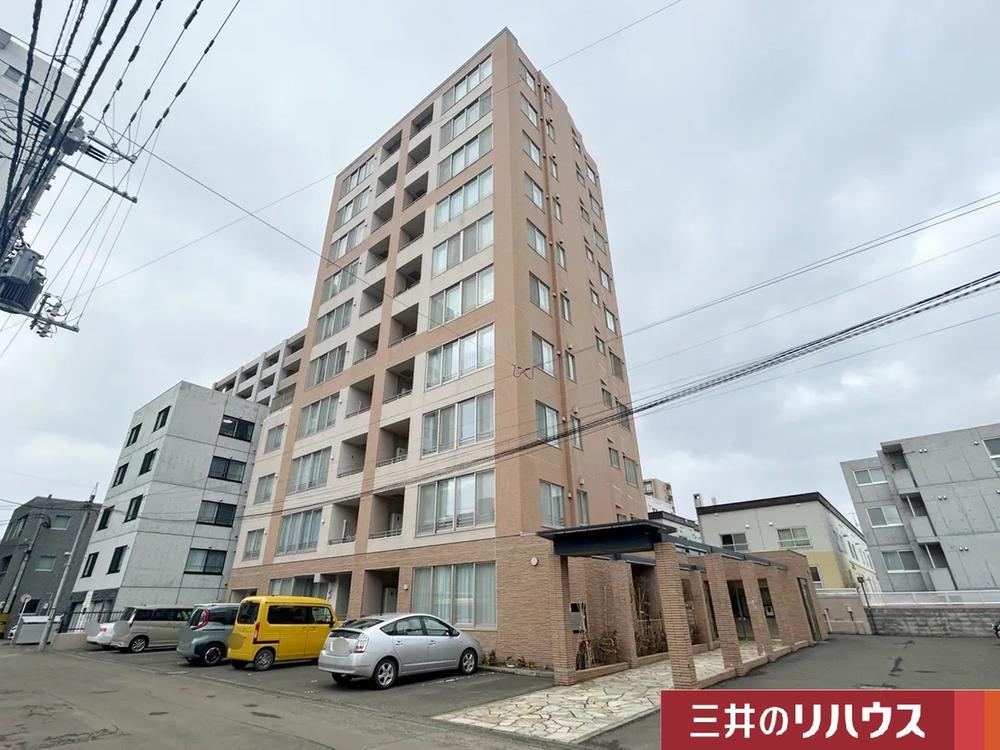 4LDK+S apartment in Chuo Ward, Sapporo, Hokkaido - Photo 1