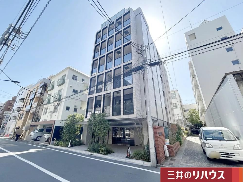 1LDK apartment in Shinjuku Ward, Tokyo - Photo 1
