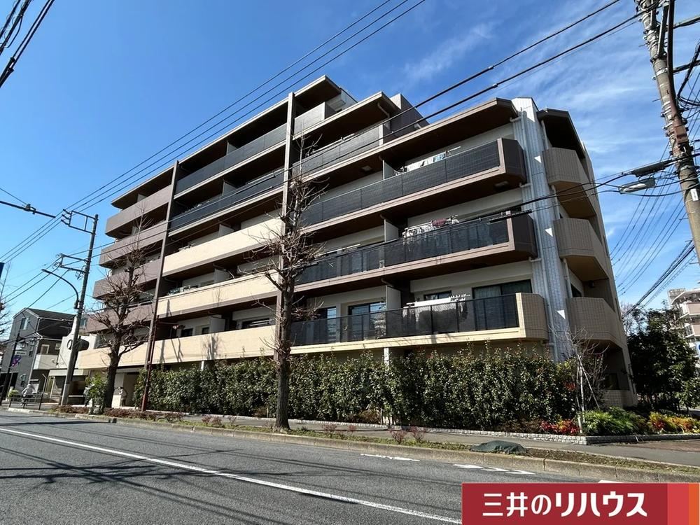 Modern 3LDK Apartment in Fuchu - Photo 1