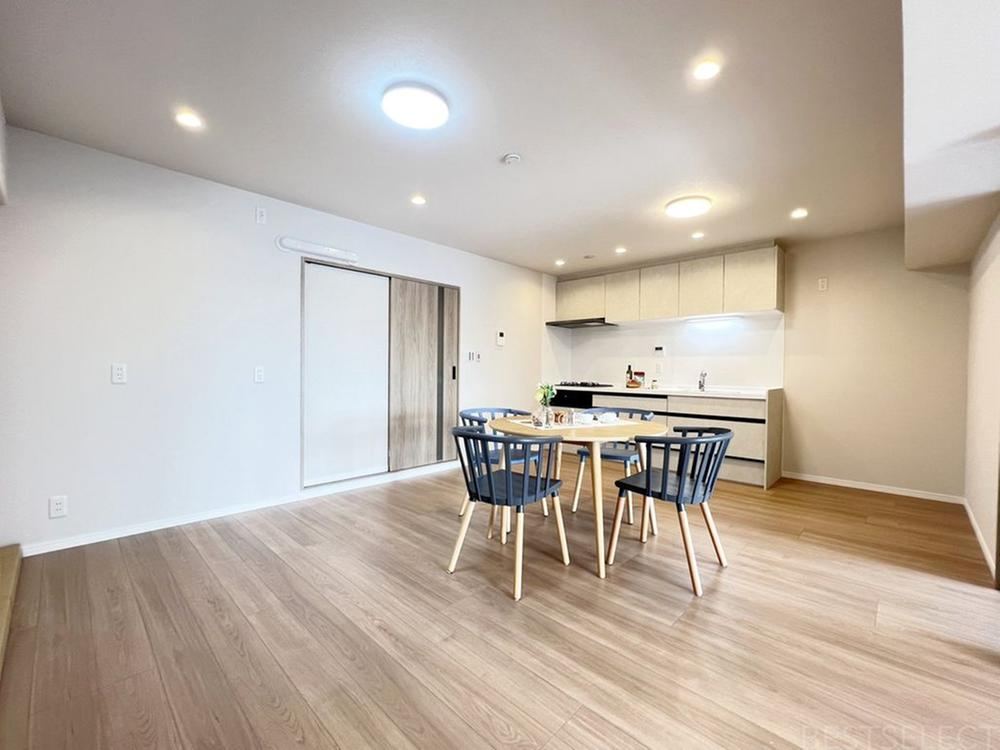 Pet-Friendly 4LDK Apartment with Great Sunlight - Photo 1