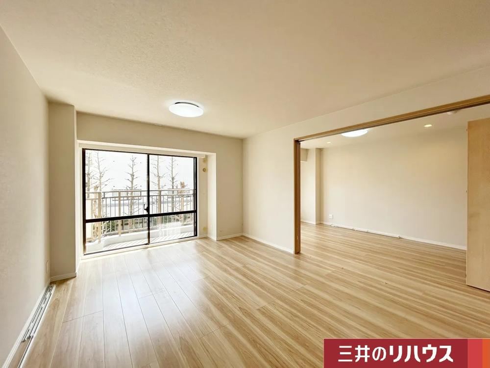 3LDK apartment in Chuo Ward, Kobe, Hyogo - Photo 1