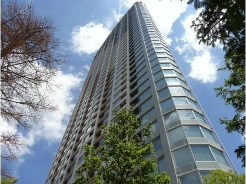 2LDK apartment in Minato Ward, Tokyo - Photo 1