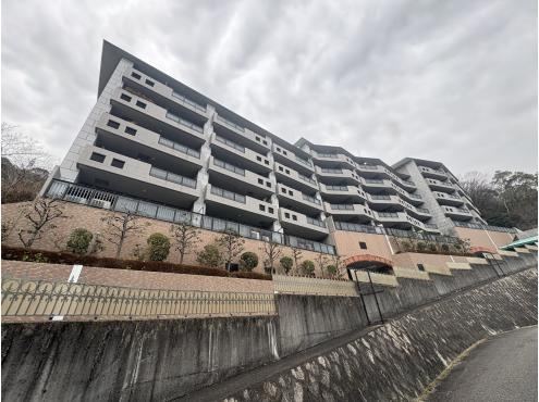 4LDK apartment in Ashiya, Hyogo - Photo 1
