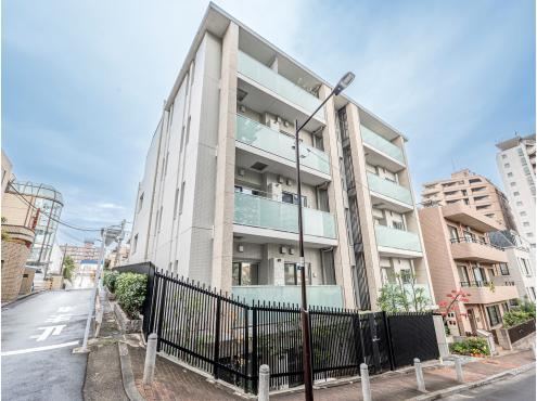 2LDK apartment in Minato Ward, Tokyo - Photo 1