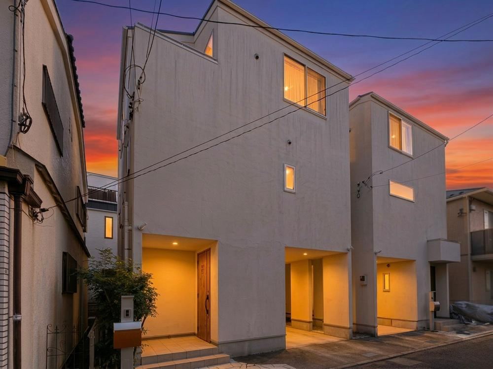 Custom Semi-Ordered House in Mitaka - Photo 1