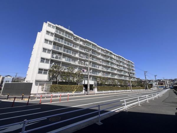 3LDK Apartment in Hoshikawa, Close to Train Stations - Photo 1