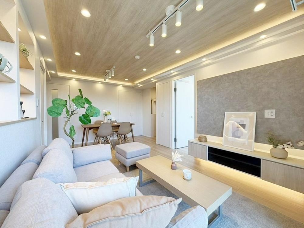 Newly Renovated 3LDK Apartment in Higashi-Ikebukuro - Photo 1