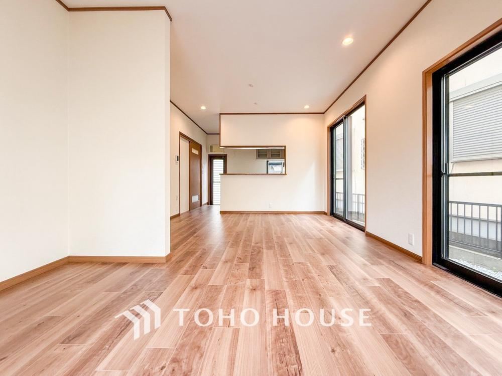 Spacious 3LDK with Loft and Renovated Interiors - Photo 1