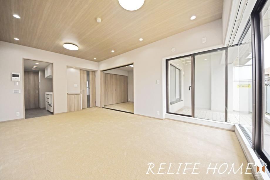 Newly Renovated 3LDK Apartment with Pet Options in Saiwai - Photo 1
