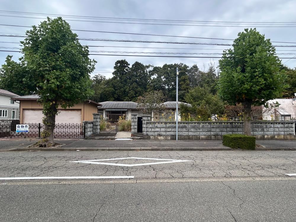 Single-Story House with Business Potential in Matsugaoka - Photo 1