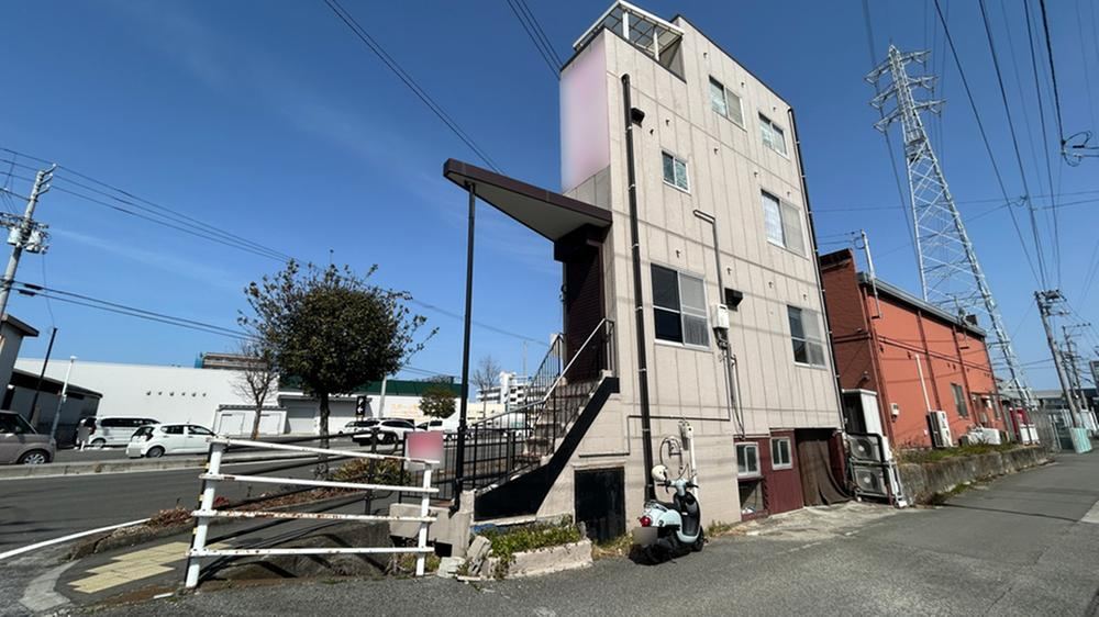 3LDK house in Matsuyama, Ehime - Photo 1