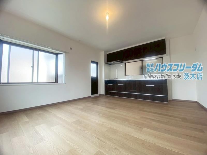 4LDK house in Takatsuki, Osaka - Photo 1