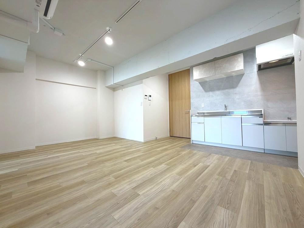 Fully Renovated 3LDK Apartment in Nishitokyo - Photo 1