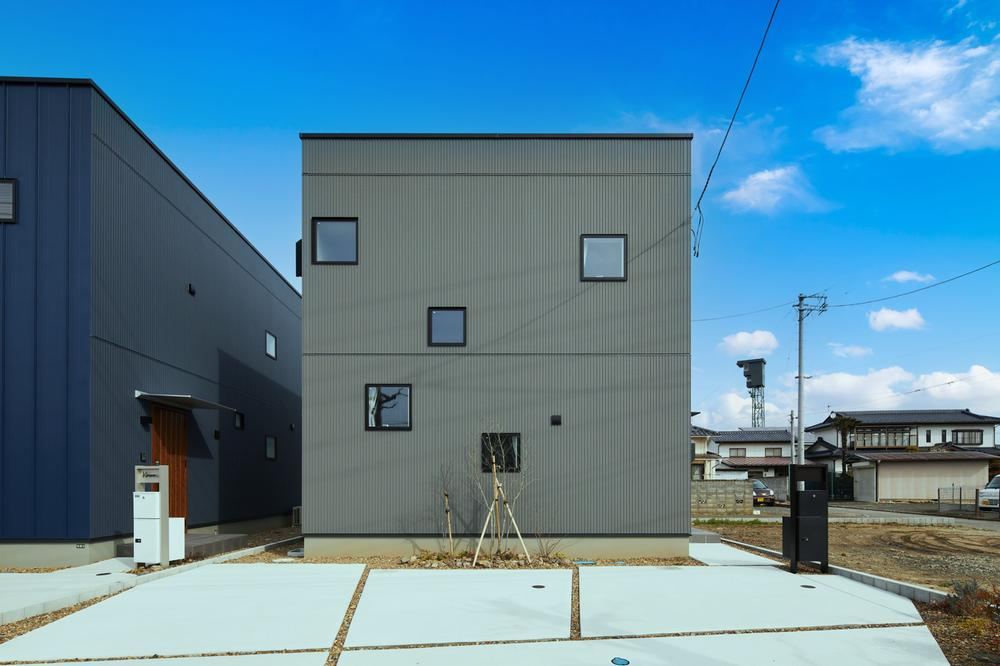 Model House with High Ceilings in Sakura Town, Fukushima - Photo 1