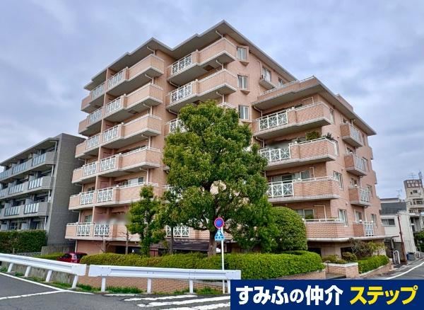 Spacious 3LDK Apartment in Tateishi - Photo 1