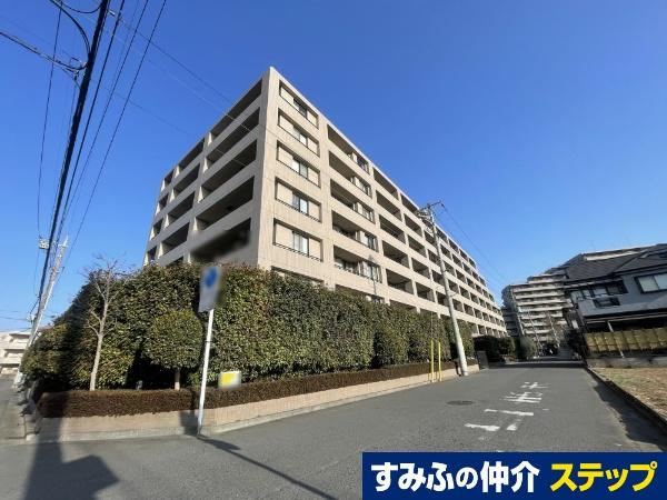 Bright 4LDK Apartment with Rooftop Terrace in Keyakidai - Photo 1