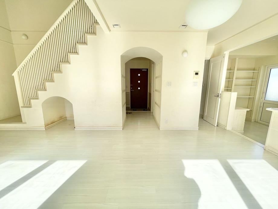 Elegant 1LDK House in Murasakiyama - Photo 1