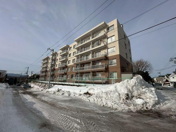 3LDK apartment in Minami Ward, Sapporo, Hokkaido - Photo 1