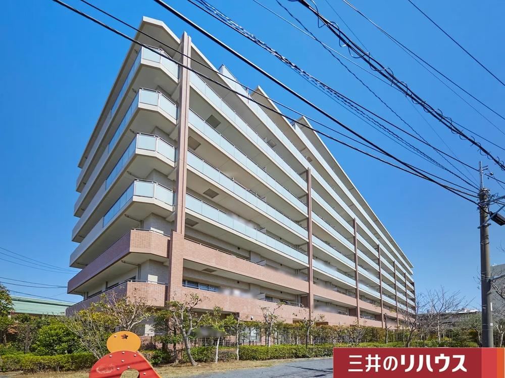 Modern 3LDK Apartment in Yamazaki - Photo 1
