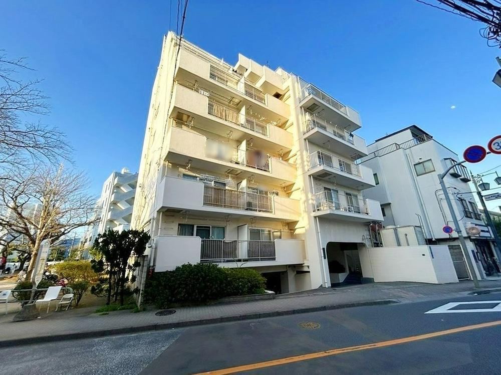 Sunny 2DK Apartment in Itabashi - Photo 1