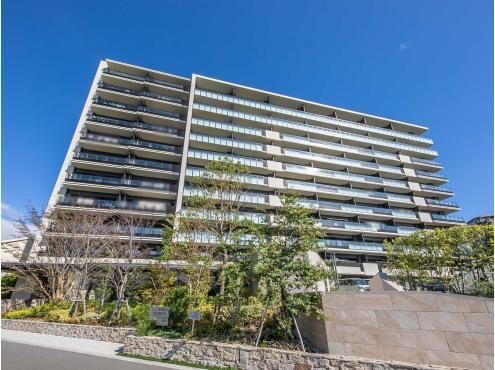 Bright 3LDK Apartment Near Fujisawa Station - Photo 1