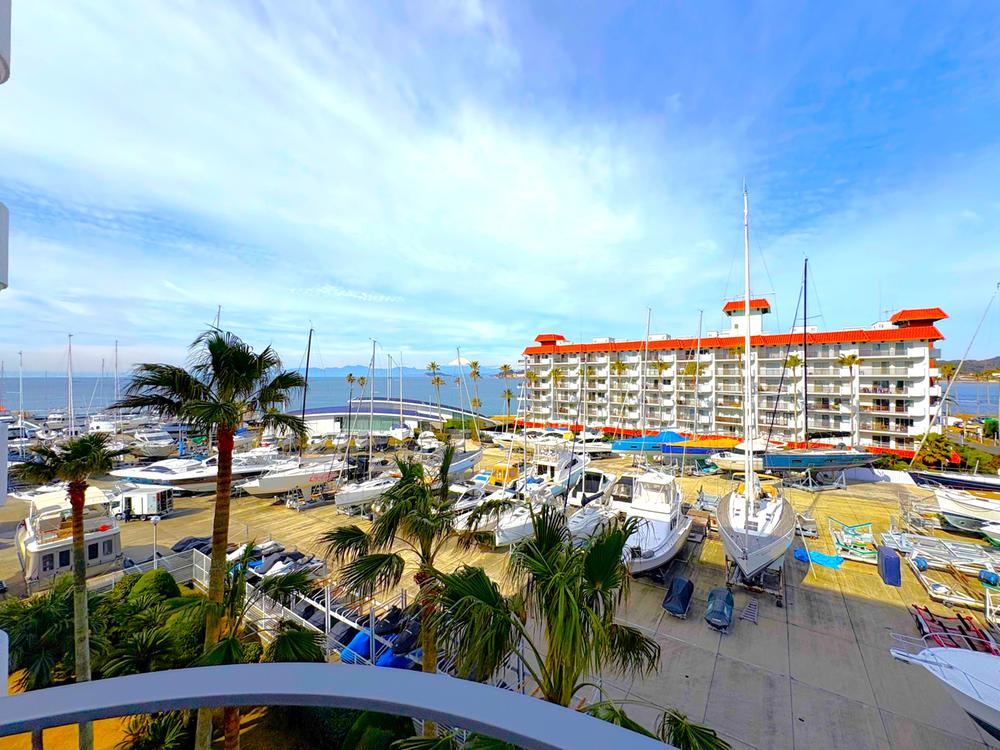 Charming Studio with Mountain and Ocean Views - Photo 1