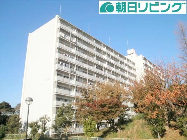 4LDK Apartment in Takeyama with Park View - Photo 1