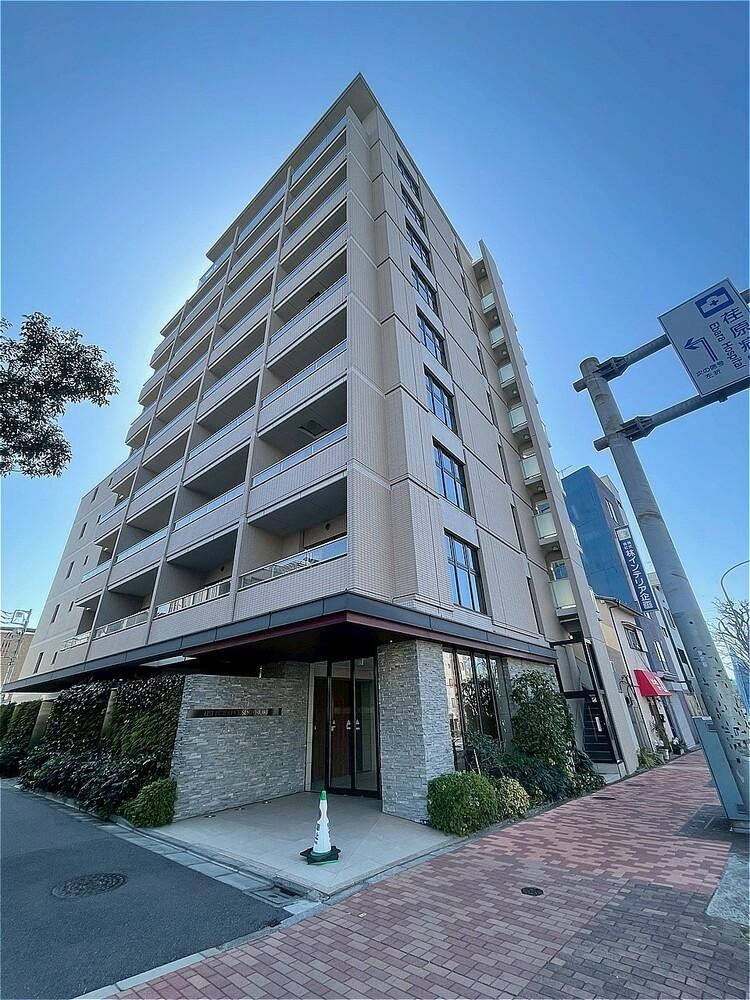 Bright 1LDK Apartment with Great Views in Higashiyukiya - Photo 1