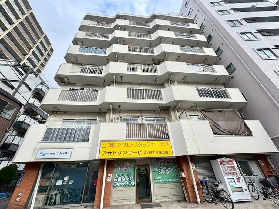Renovated 1LDK Apartment Steps from Hon-Hatsuneuma Station, Tokyo - Photo 1
