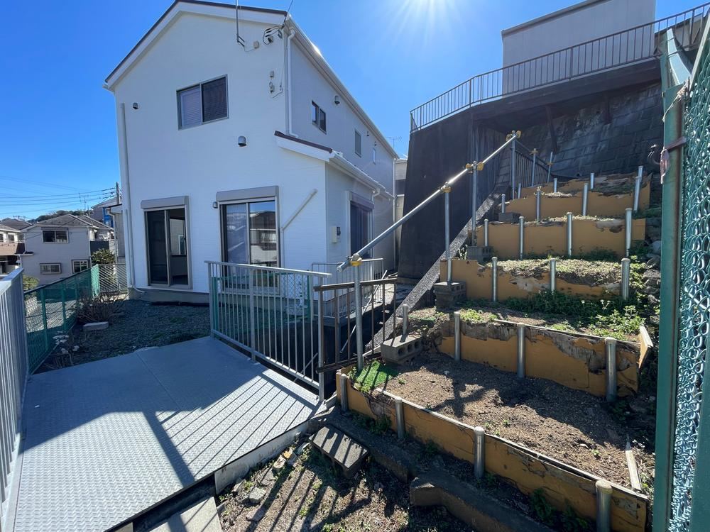 Ideal Home for Two-Family Living in Totsuka - Photo 1