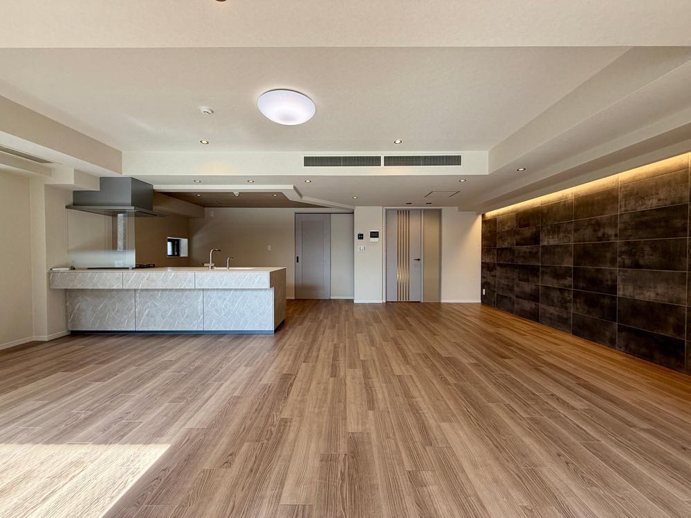 Spacious 4LDK Apartment in Nakano - Photo 1