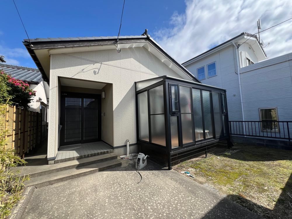 Convenient 2DK Bungalow with Garden - Photo 1