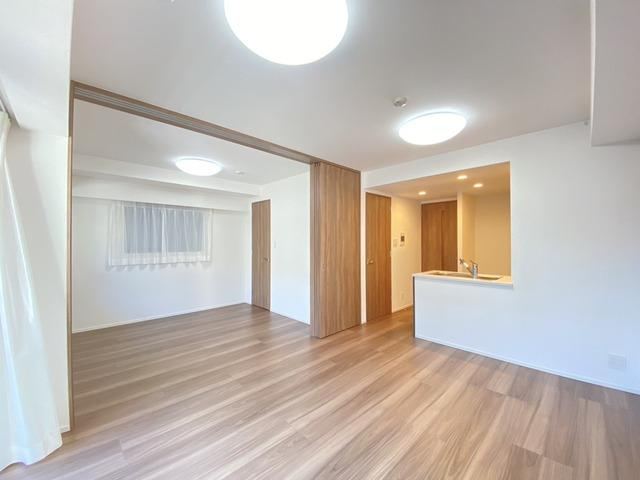 Brand New 3LDK Apartment with Private Garden - Photo 1
