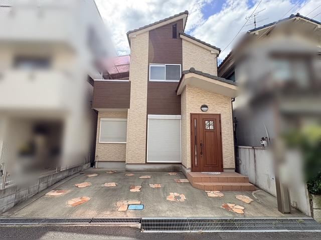 4LDK house in Yao, Osaka - Photo 1
